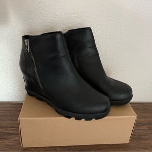 Sorel JOAN OF ARCTIC WEDGE II ZIP BOOTIE - Women 8.5 - minimal wear!